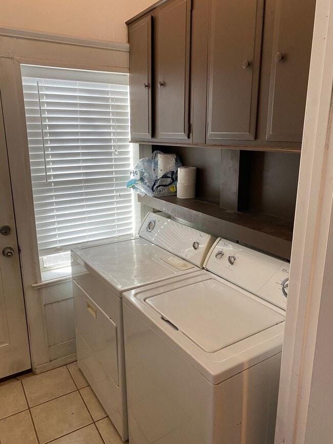 Building Photo - 522-524 W Culver ST