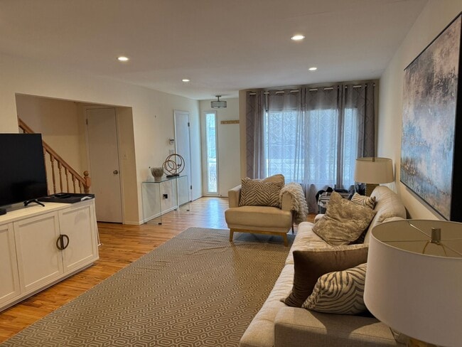 Building Photo - 7 B Orchard Beach Rd