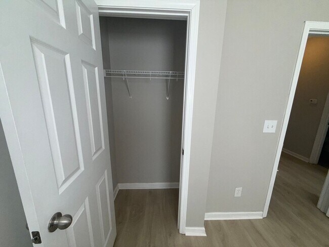 Building Photo - Three Bedroom Townhouse in Regent Park!