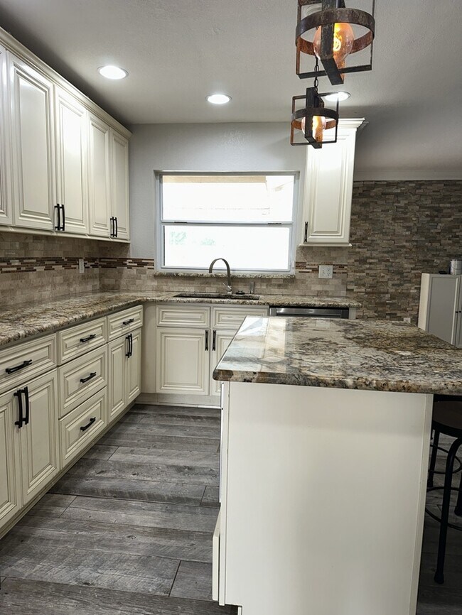 Building Photo - COUNTRY PLACE POOL HOME ON CUL-DE-SAC LOT