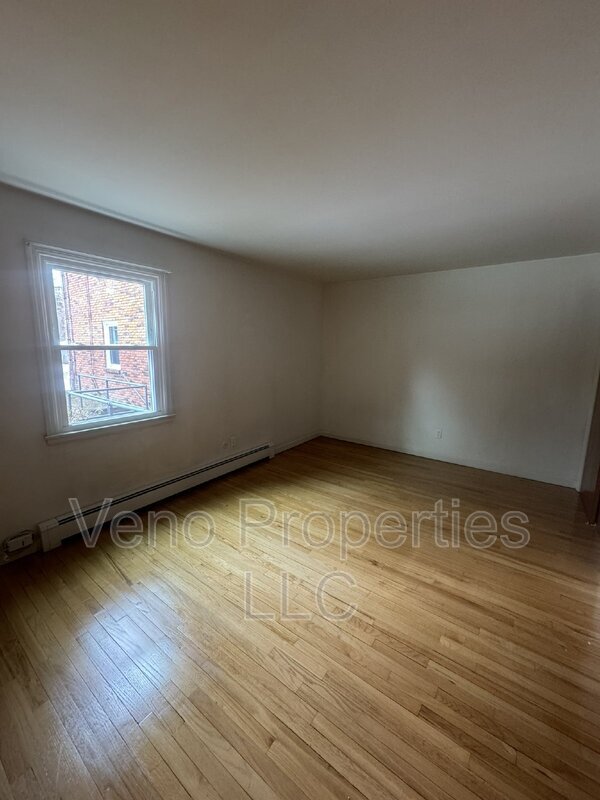 Building Photo - 9/11/13-13 Village Dr