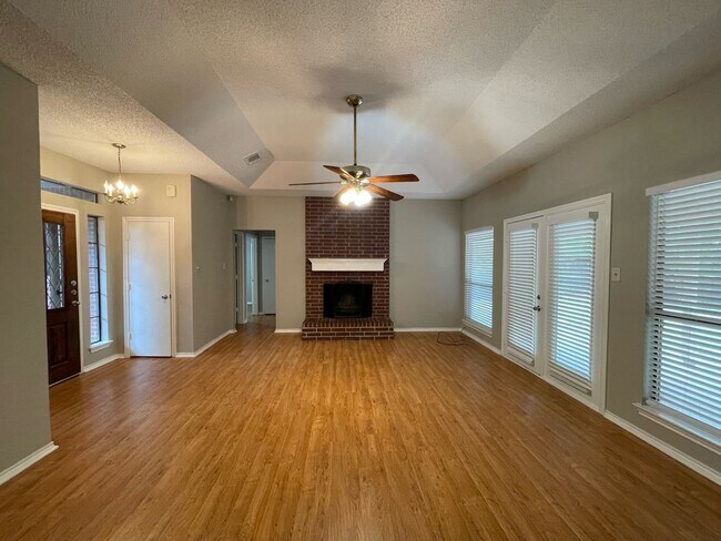 Building Photo - 6109 Kingswood Dr