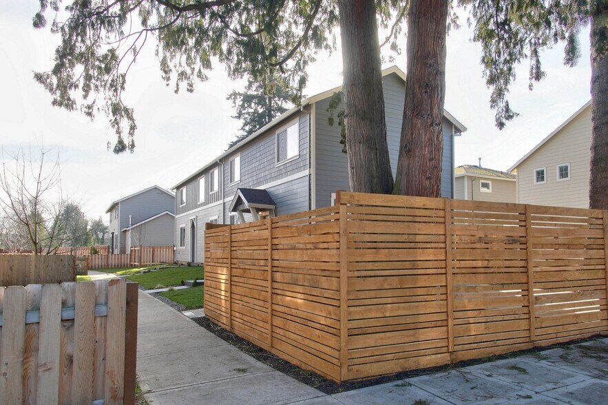 Building Photo - 9424 N Macrum Ave