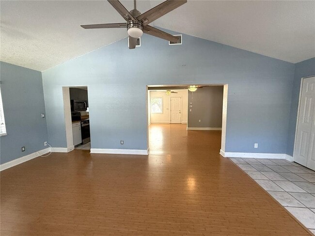 Building Photo - 421 5th Ave NE