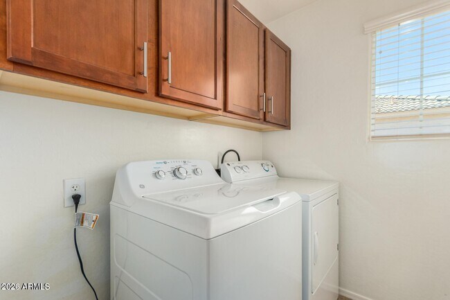 Building Photo - 4334 E Carla Vista Dr