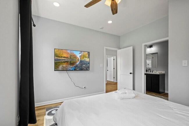 Building Photo - 8355 Fieldfare Way