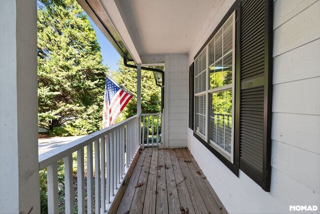 Building Photo - 198 Lakeview Dr