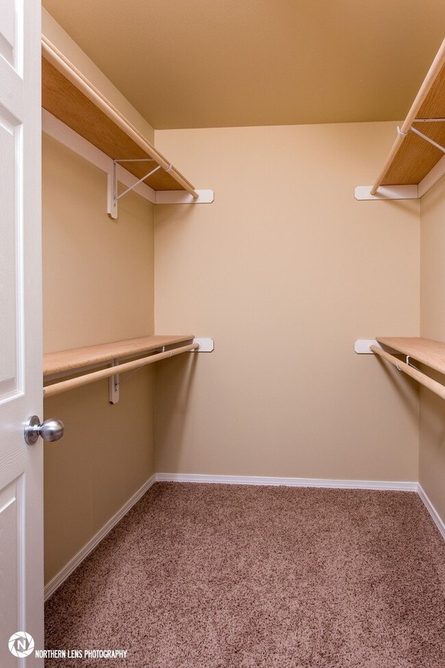 Building Photo - 3 Bedroom East Anchorage Townhouse!