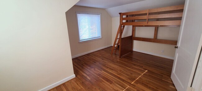 Building Photo - Lewisville Gem!