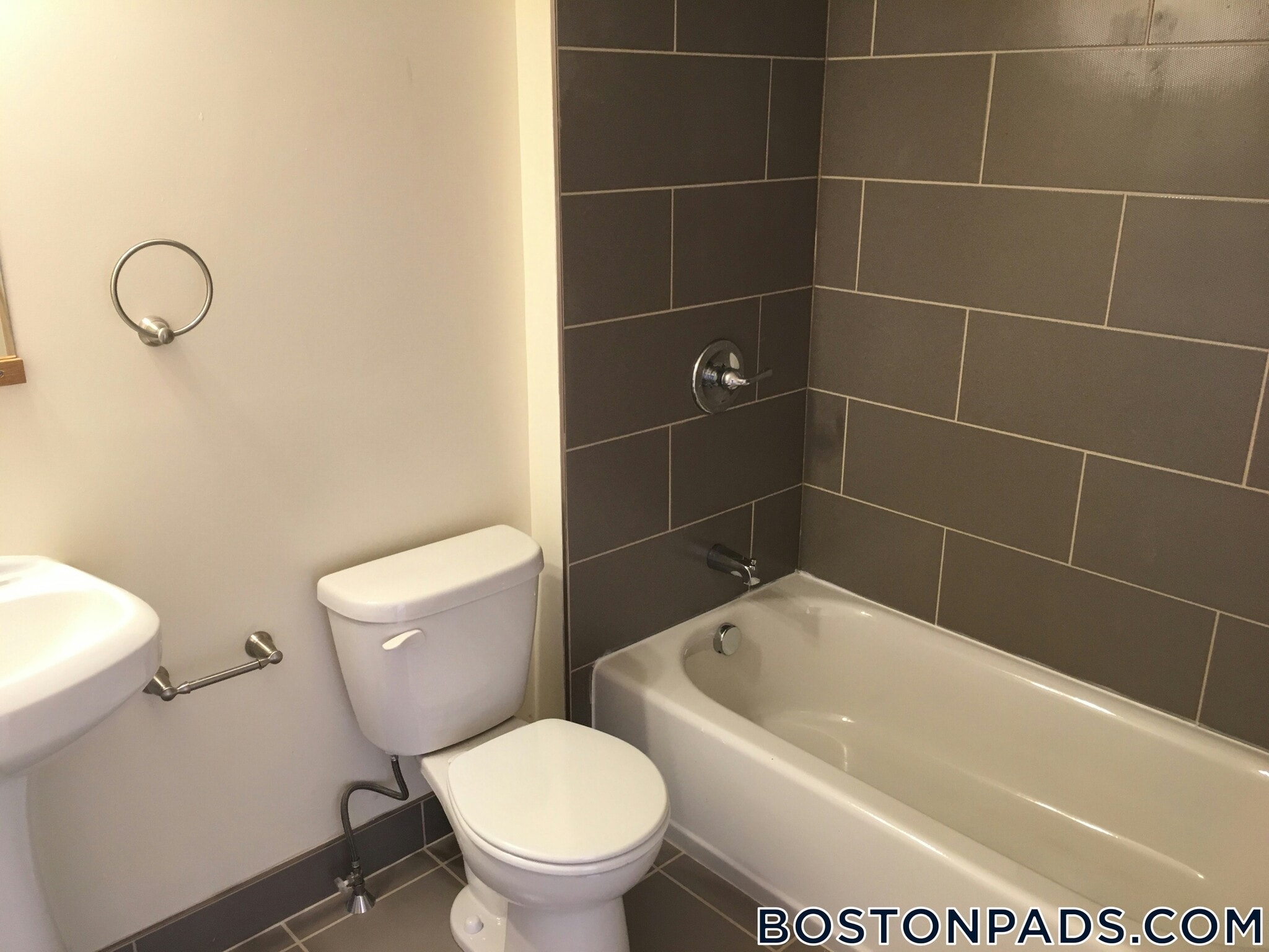 Building Photo - 34 Bentley St