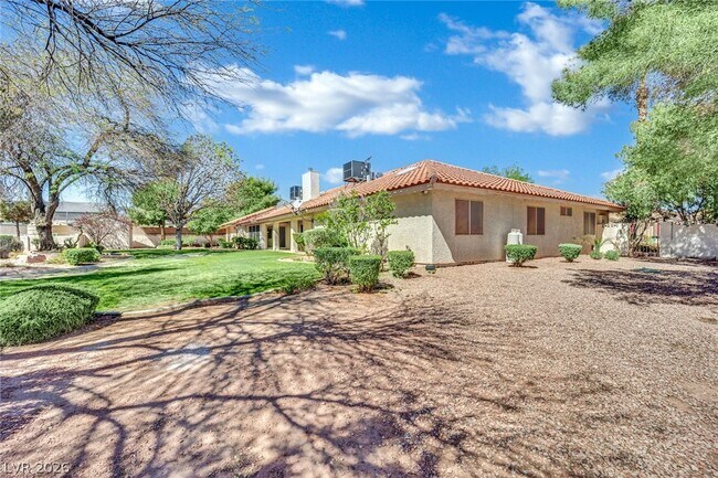 Building Photo - 7595 W Camero Ave