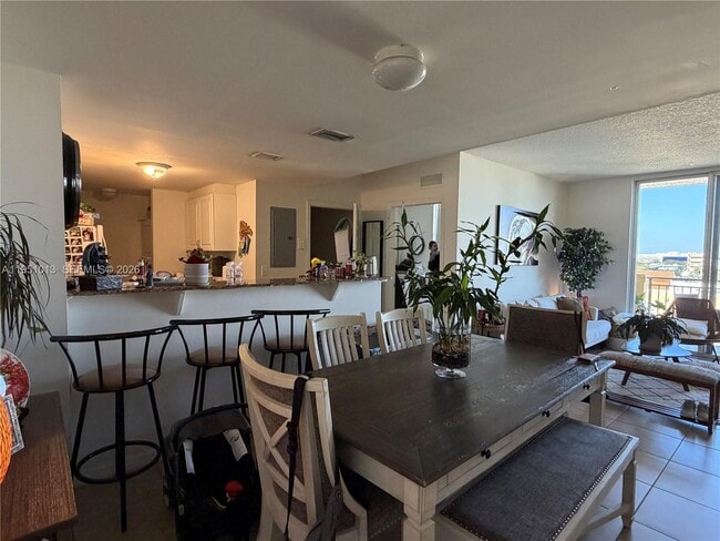 Building Photo - 215 SW 42nd Ave