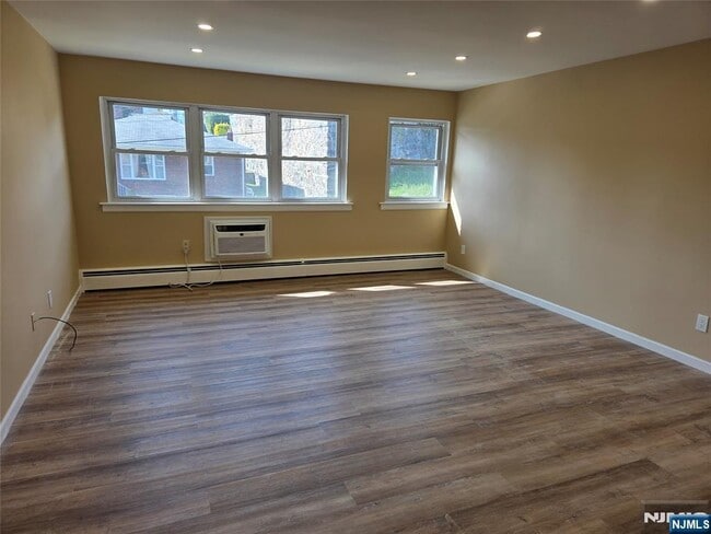 Building Photo - 1628 Valley 2A Vly