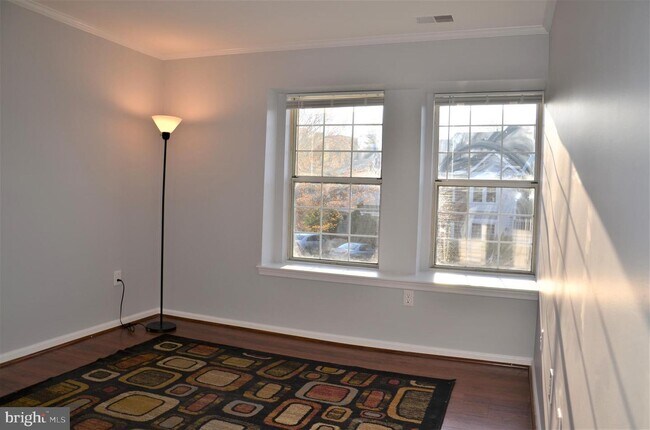 Building Photo - 3311 Lakeside View Dr