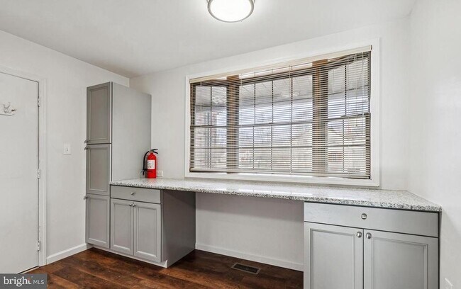 Building Photo - 715 Cooper Landing Rd