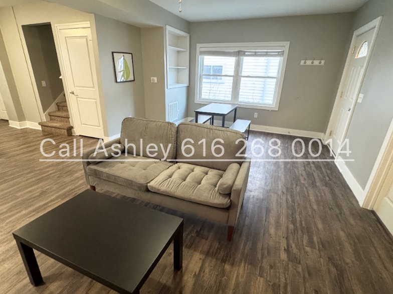 Building Photo - 1032 Logan St SE