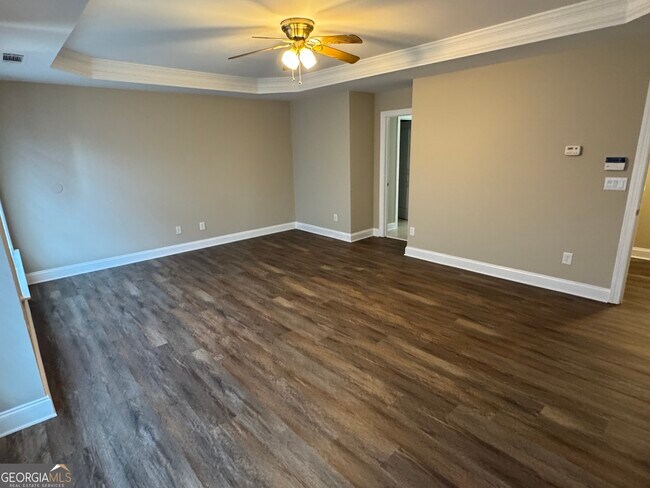 Building Photo - 7411 Redbud Loop