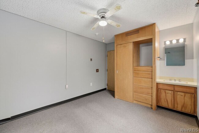 Building Photo - 57 St Johns Parkside