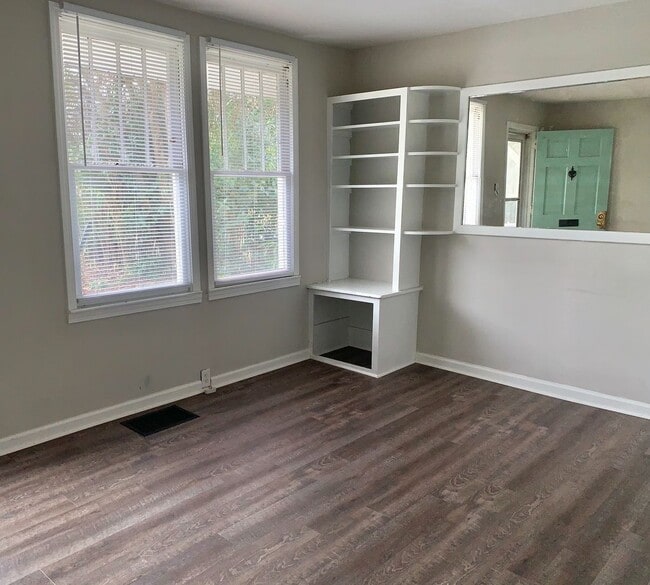 Building Photo - 2402-501