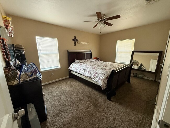 Building Photo - 401 E 43rd St