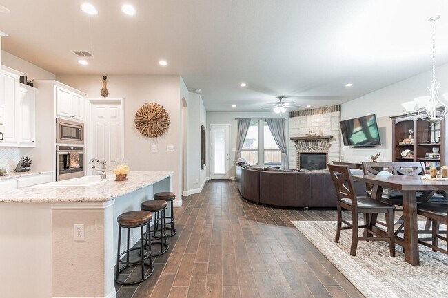 Building Photo - 14800 Belclaire Ave