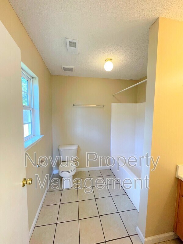 Building Photo - 100 Chalfont Cir