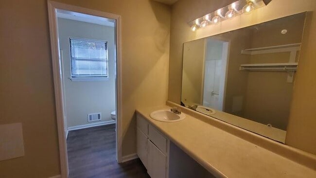 Building Photo - 1170 Kings Mill Run N