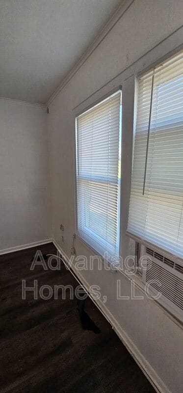 Building Photo - 1015 N Scott Ave