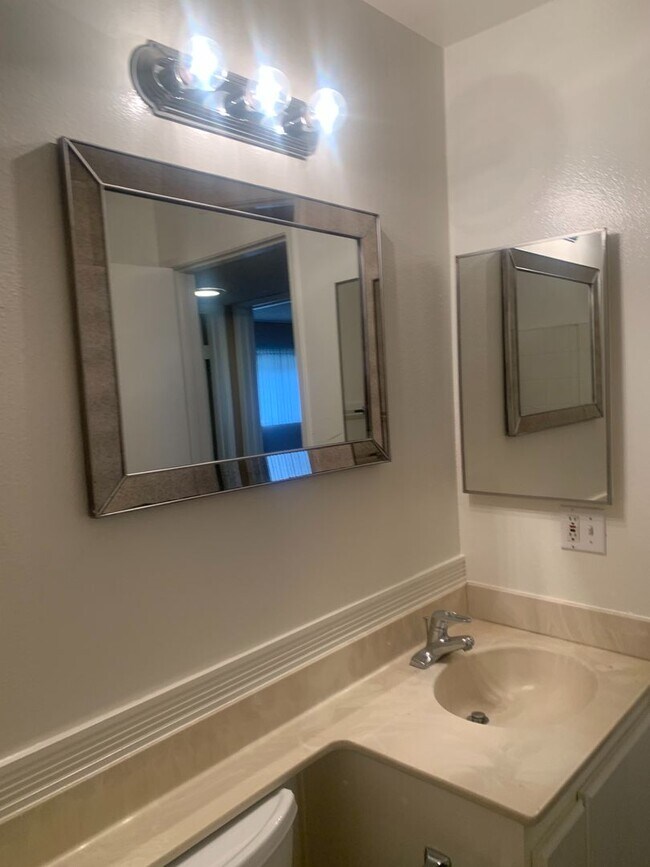 Building Photo - Large 2 Bedroom 2 Bath Condo with 1 Parking Space in Long Beach Coming Soon!