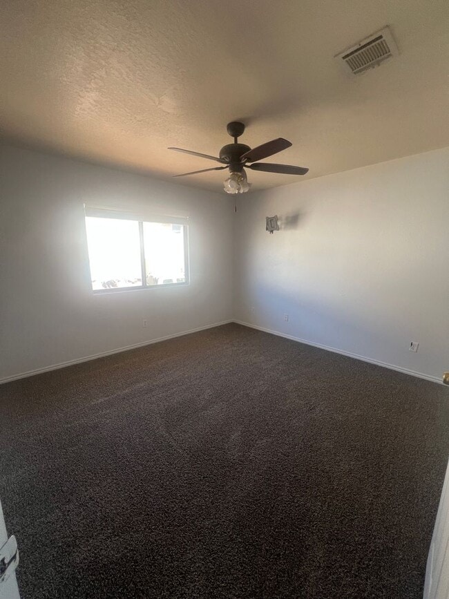 Building Photo - Freshly updated 3 bedroom 2 bathroom apartment in St George!