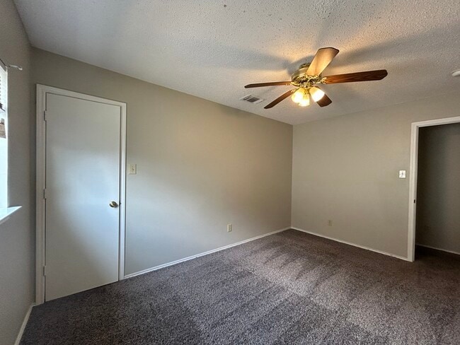 Building Photo - 407 Bluegrass Creek