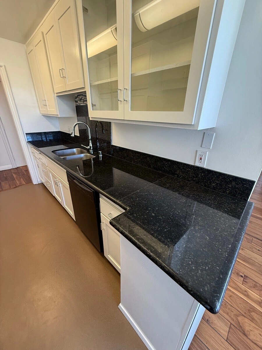 Building Photo - 11936 Darlington Ave