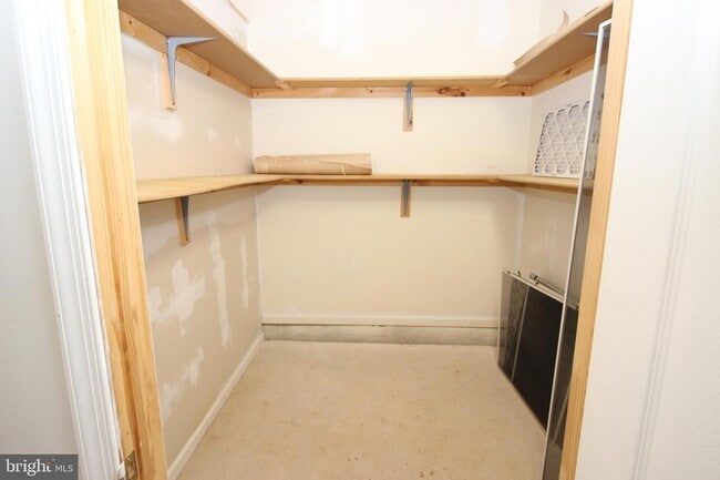 Building Photo - 1004 Julian Dr W