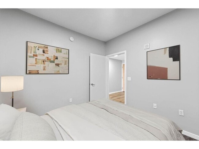 Building Photo - 929 Portland Ave S