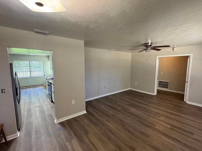 Building Photo - No HOA. Oversized 3/2 Home. NEW PHOTOS COMING SOON