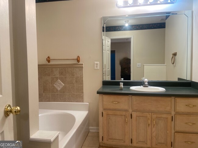 Building Photo - 105 Luster Ct