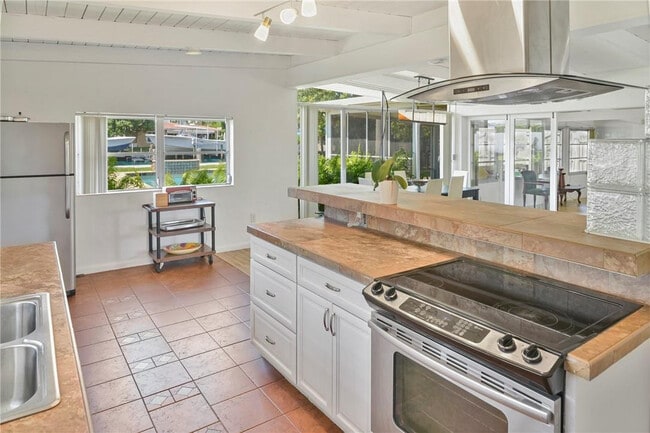 Building Photo - 7 Sunset Ln