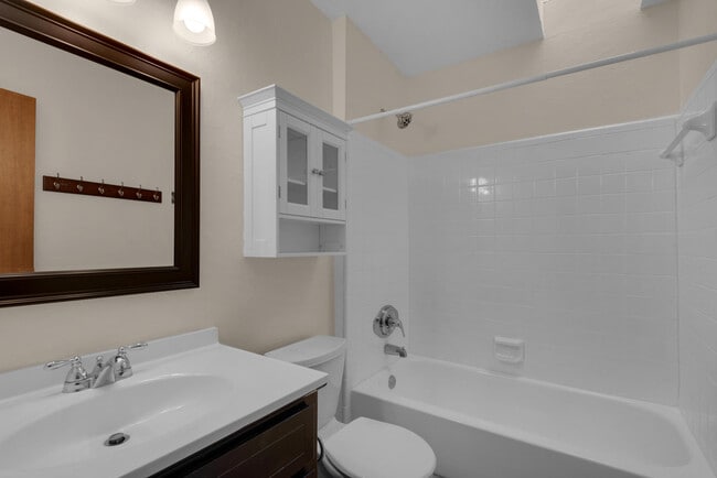 Building Photo - 707 Osage Dr