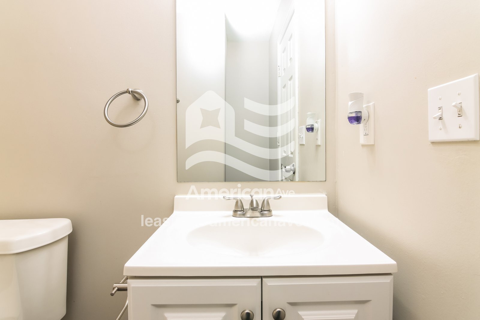 Building Photo - 1544 Holland Ave