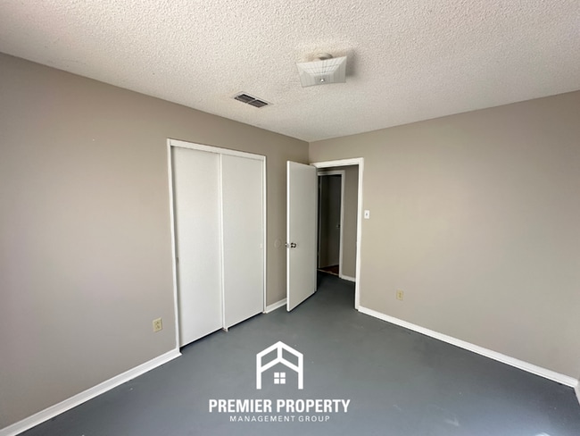 Building Photo - 4354 Clarke Rd