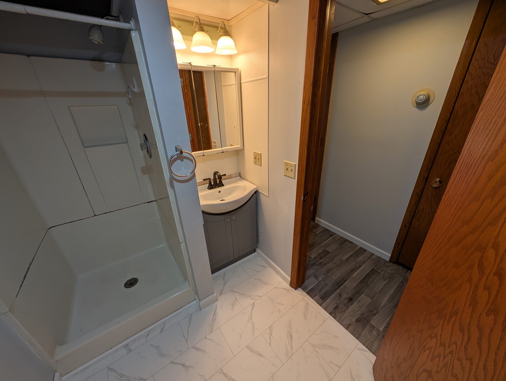 Building Photo - 111 James Ave