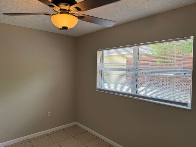 Building Photo - Leesburg Duplex