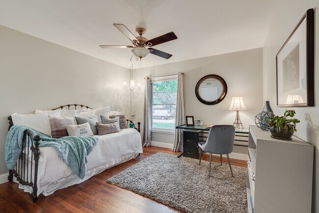 Bedroom 2 - 2515 Sherwood St