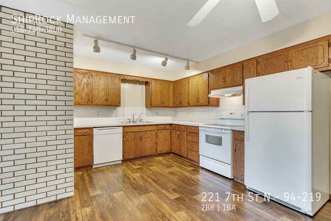 Building Photo - 221 7th St N