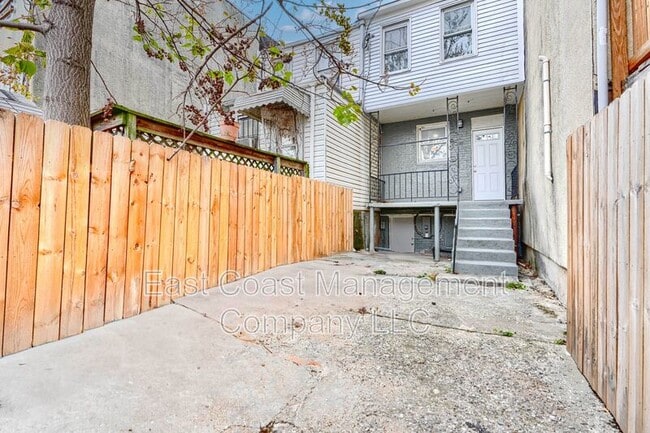 Building Photo - 1153 Sargeant St