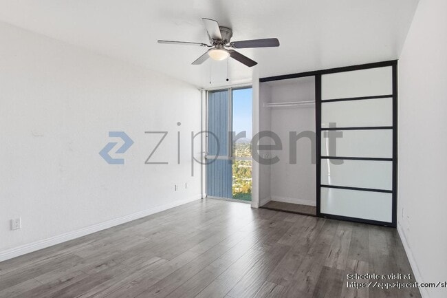 Building Photo - 4295 Vía Arbolada