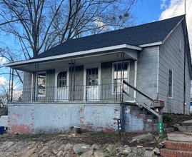 Building Photo - 720 Gra