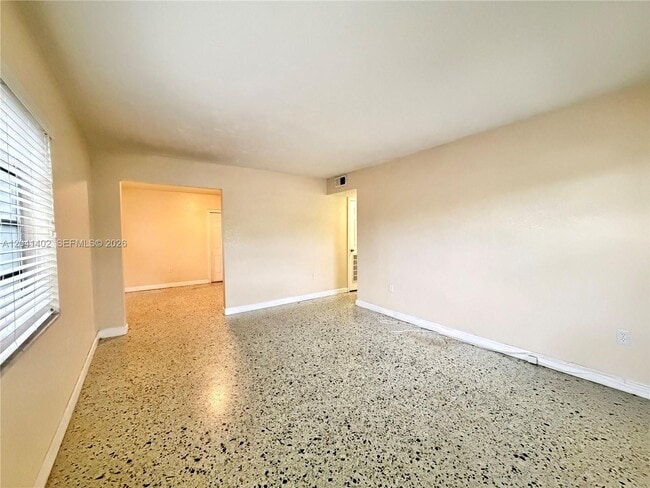 Building Photo - 911 NW 22nd Pl
