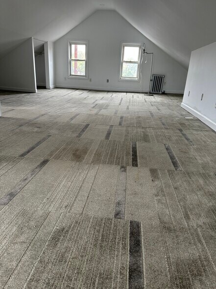 Extra Bonus room - 94 Carlton Ave