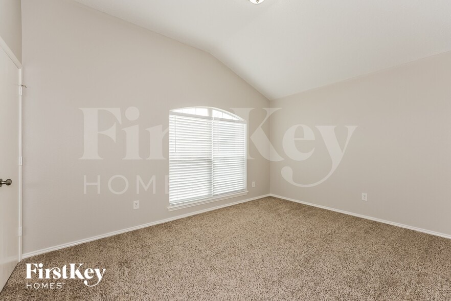 Building Photo - 7425 Snow Ridge Dr